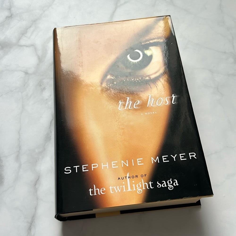 The Host by Stephanie Meyer - Hardcover